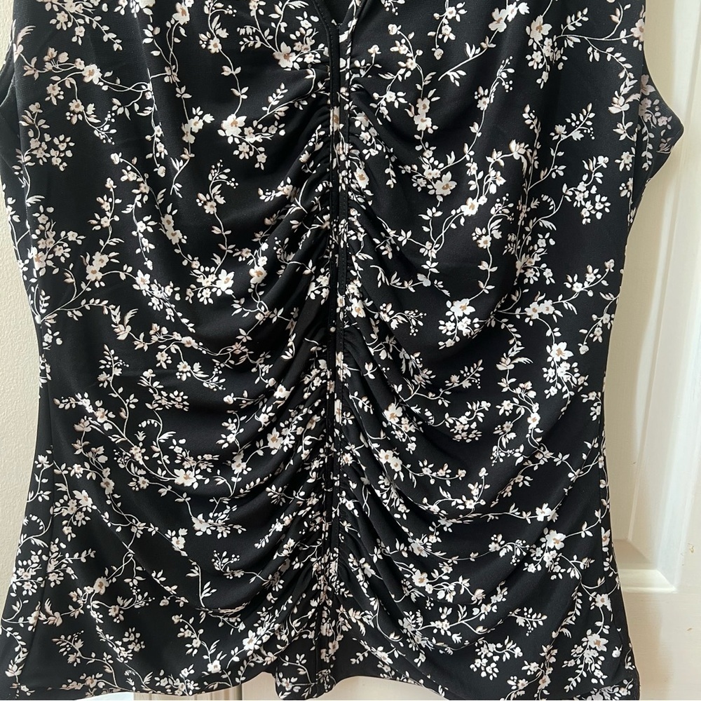 White House Black Market Black Floral V-Neck Ruched Sleeveless Blouse, Size S - Picture 2 of 6